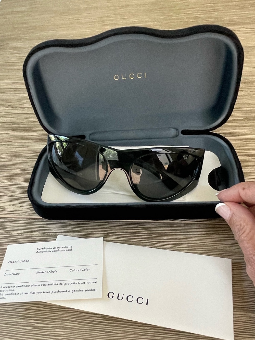 Men’s Gucci Sunglasses -
Green w/ grey lenses - Picture 8 of 9